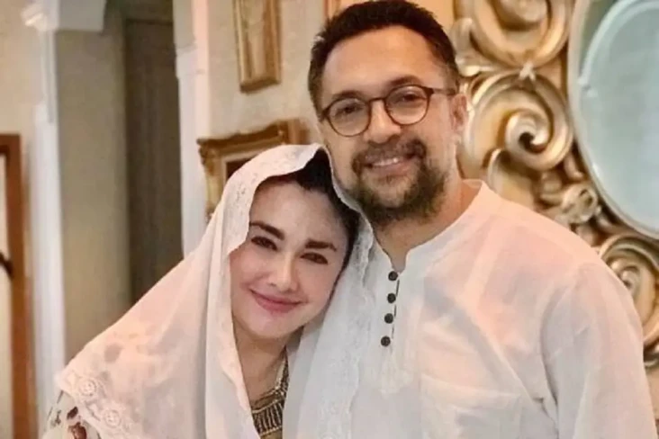 6 Artis Menikah Beda...