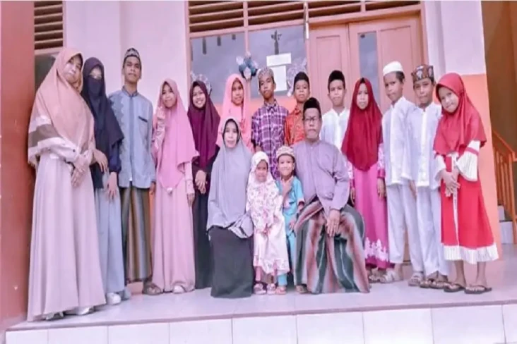 Kisah Guru SD di Kolaka...