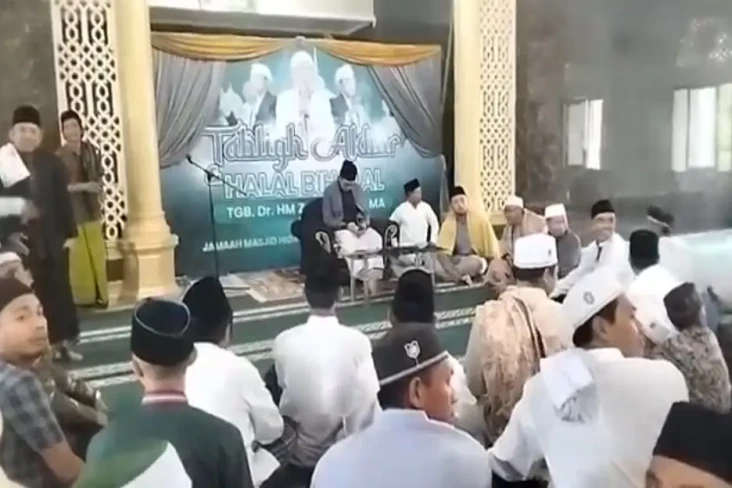 Ribuan Jemaah Sambut...