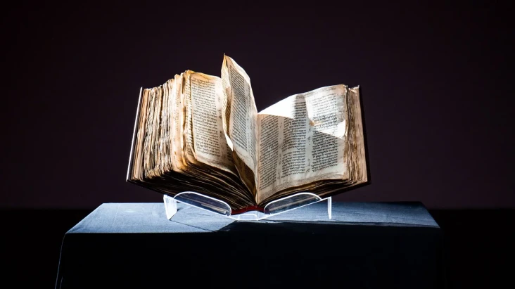 Kitab Ibrani Tertua...