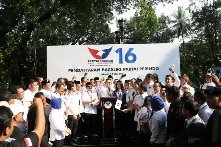 Survei Indostrategi:...