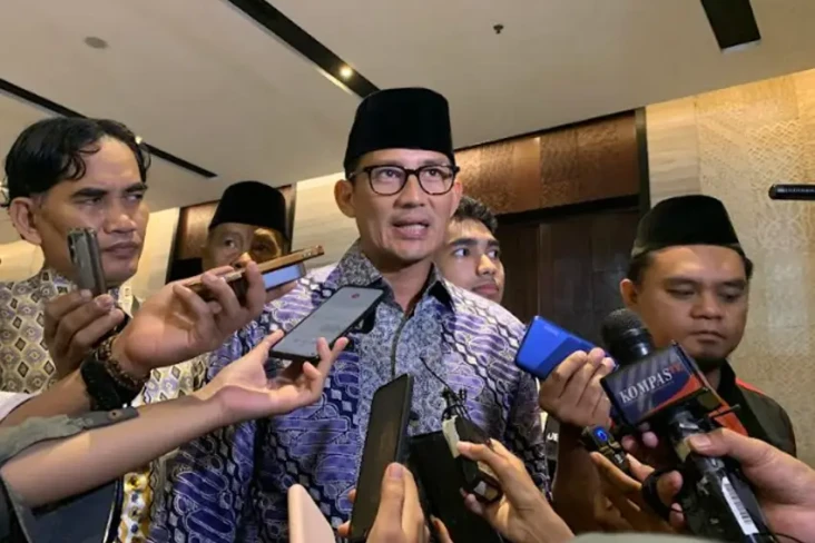 Sandiaga Uno Ajak Penggemar...