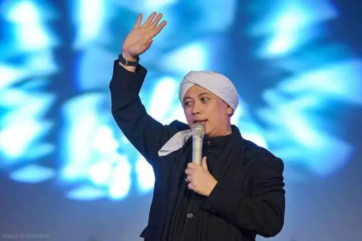 9 Artis Cerai Karena...