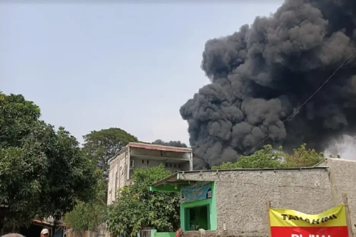 Kepulan Asap Membubung...