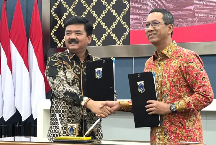 Menteri Hadi Serahkan...
