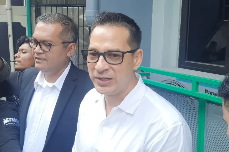 Ari Wibowo Singgung...