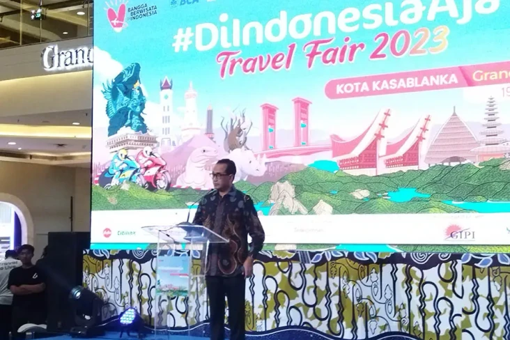 LRT Jabodebek Beroperasi...