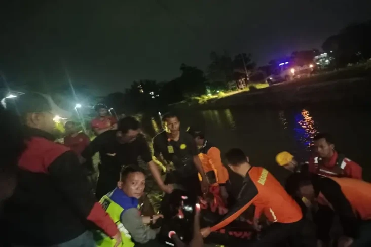 Jatuh ke Selokan Mataram,...