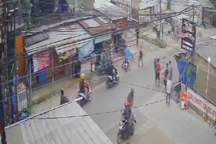 Warga Depok Gagalkan...