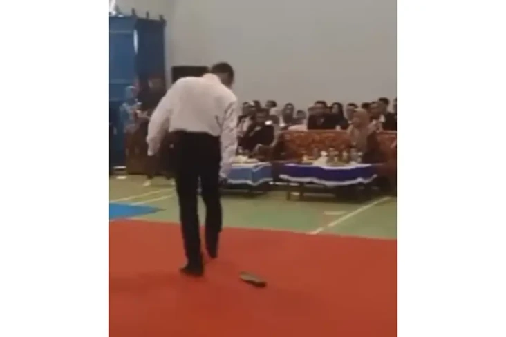 Viral! Siswa Pinjam...