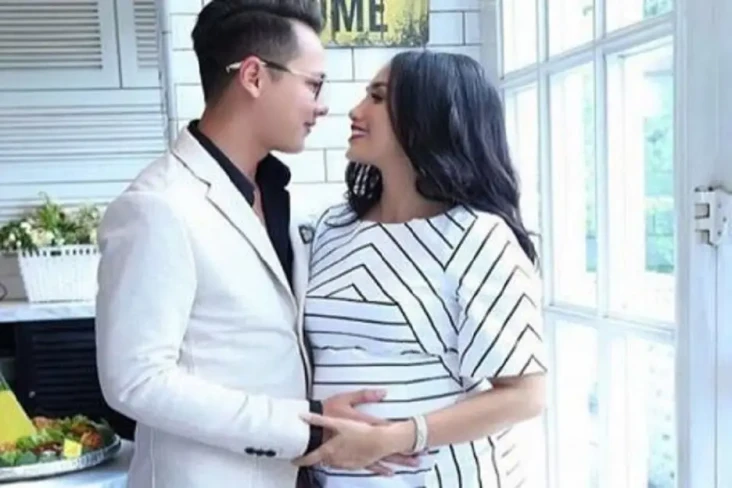 8 Artis Bahagia di Pernikahan...