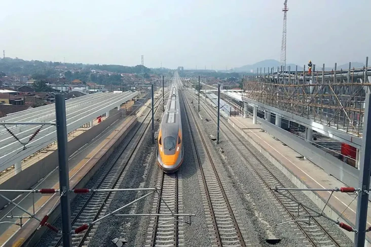 Kereta Cepat Jakarta...