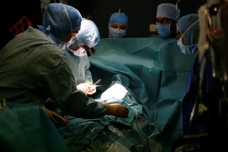 Dokter Ini Dipecat karena...