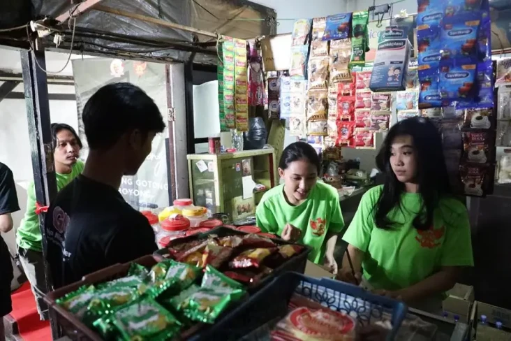 Resmikan Warung Gotong...