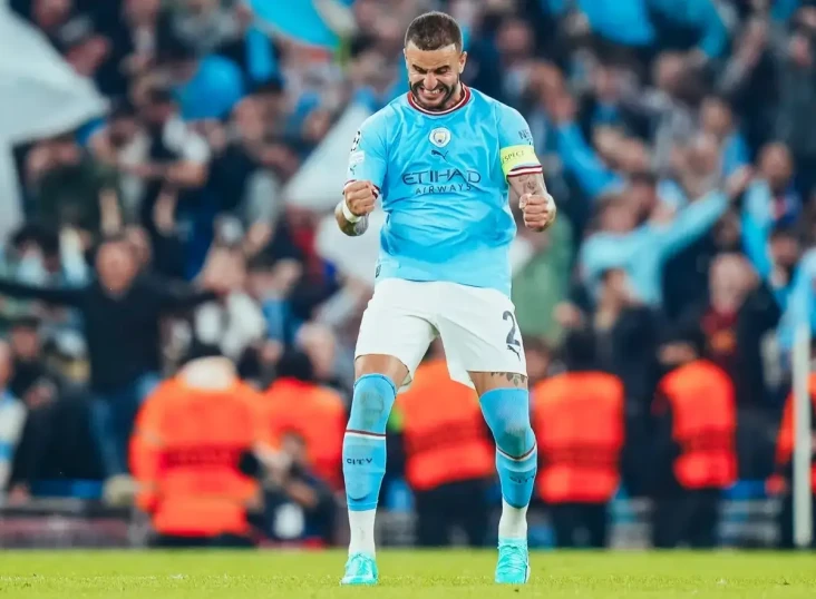 Manchester City Tetap...