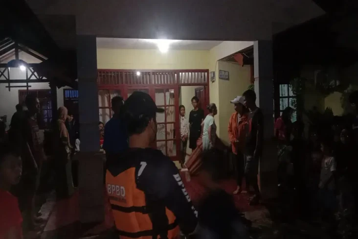 Hujan Deras, Ayah dan...
