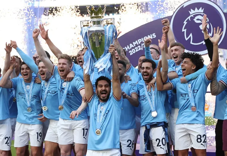Manchester City Angkat...