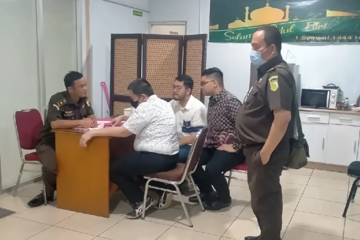 2 Tersangka Korupsi...