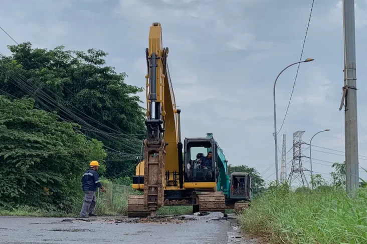 Lubang di Jalan Kalimalang...