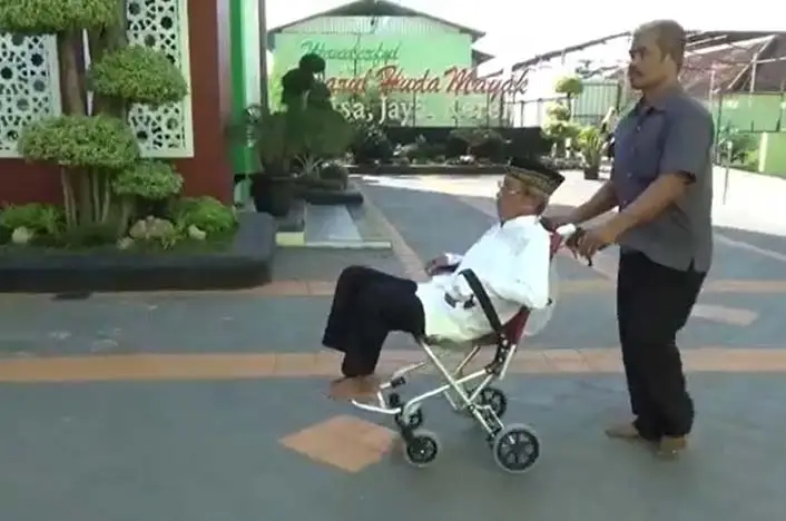 Kakek Lumpuh di Ponorogo...