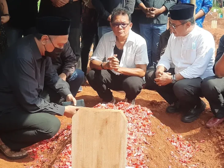 Kenang Mendiang Eeng...