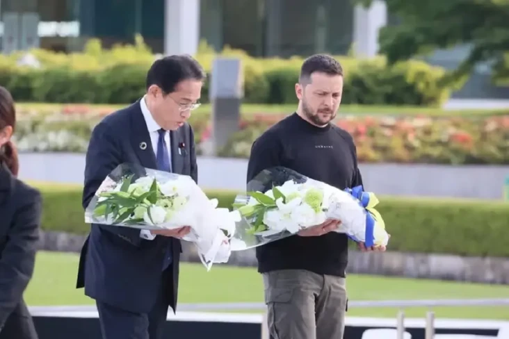 Zelensky Bandingkan...