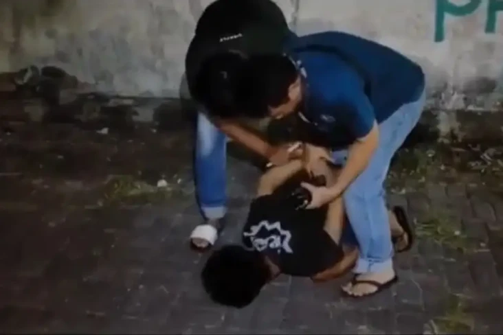 Anggota Geng Motor Berusia...