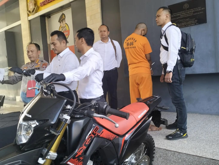 Pemuda Mabuk Sok Jagoan...