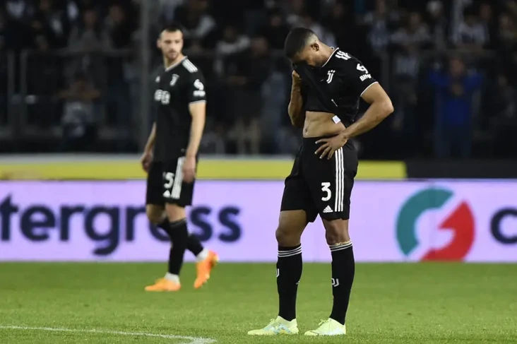 Juventus Dihukum -10...