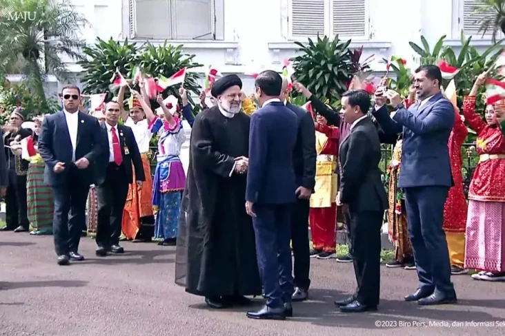 Presiden Jokowi Terima...