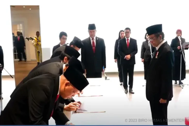Jadi Plt Menkominfo,...