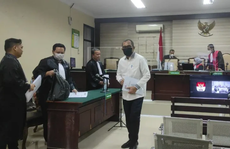 Sidang Kasus Suap Dana...