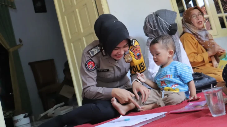 Polwan Cantik Berhati...