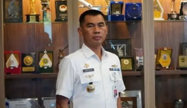 51 Hari Tak Masuk Kantor,...