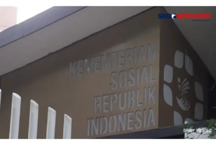 Geledah Kantor Kemensos,...