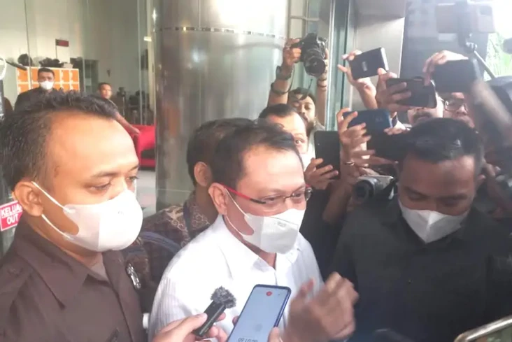 Usai Diperiksa KPK,...
