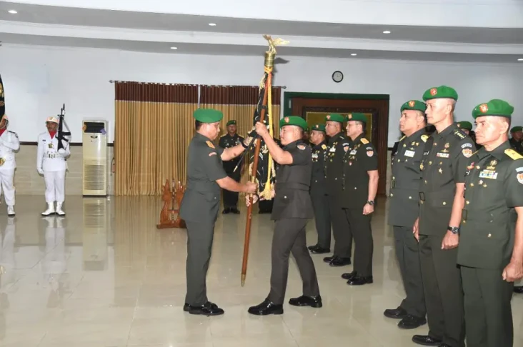 Mutasi TNI, Lulusan...
