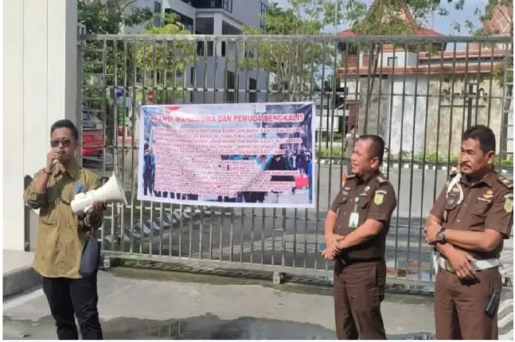 Status Jaksa Terima...