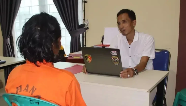 Bejat! Ayah Tega Setubuhi...