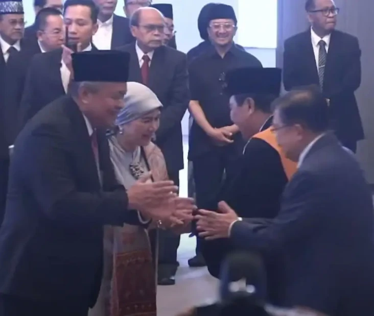 Hadiri Pelantikan Gubernur...