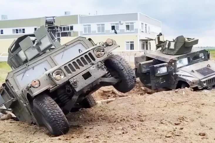 Kendaraan Militernya...