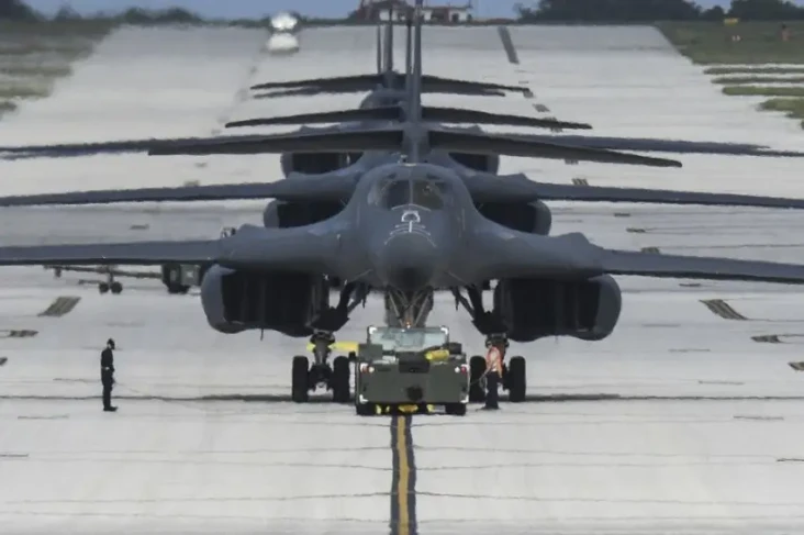 Spesifikasi Bomber B-1B...