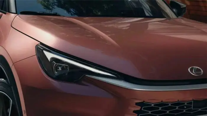Sebar Teaser, Lexus...