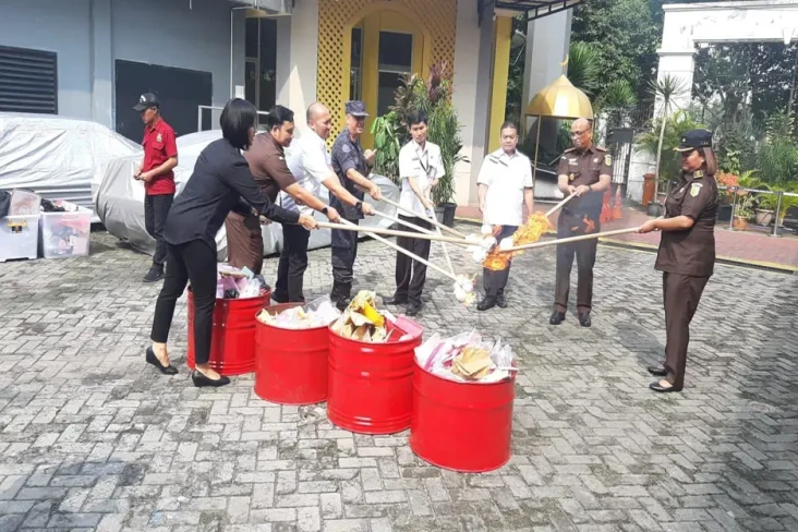Polres Jaksel Musnahkan...