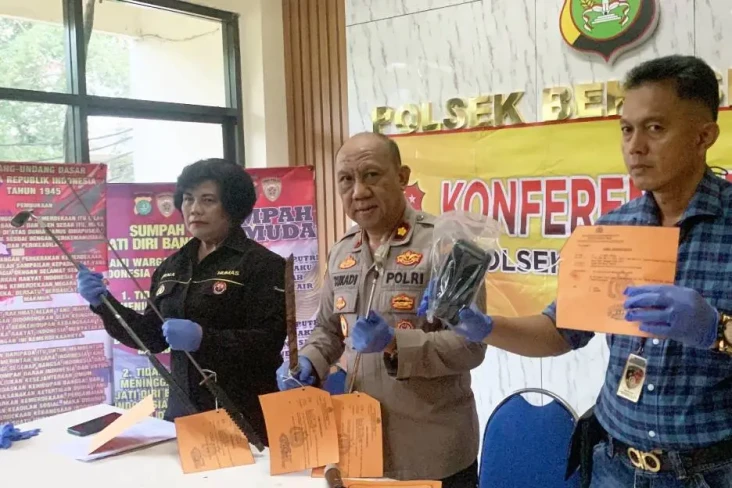 Polisi Tangkap 10 Pemuda...