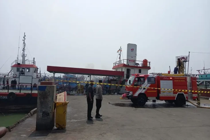 Kapal Pengangkut Solar...