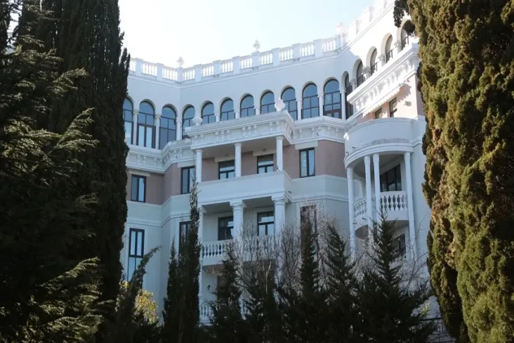 Crimea Rampas Apartemen...