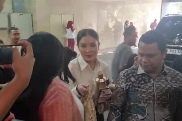Nindy Ayunda Tiba di...