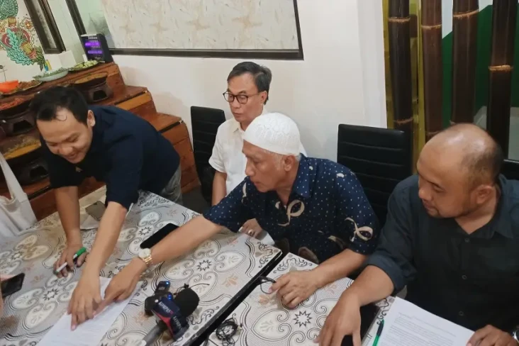 Sangkal KDRT, Pengacara...