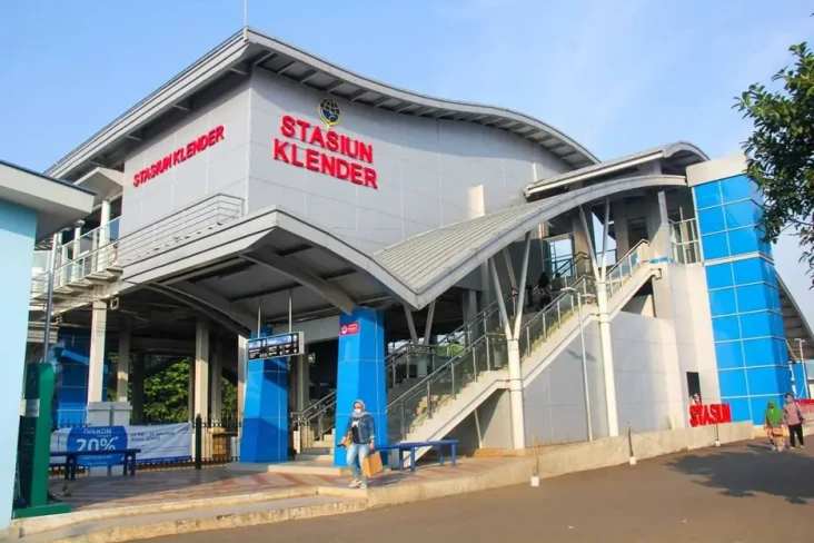 Perbedaan Stasiun Klender...